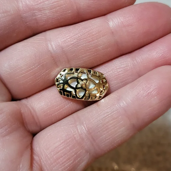 **** SOLD ***** Kendra Scott Gold Stud Earrings in Ivory Pearl - Picture 7 of 10